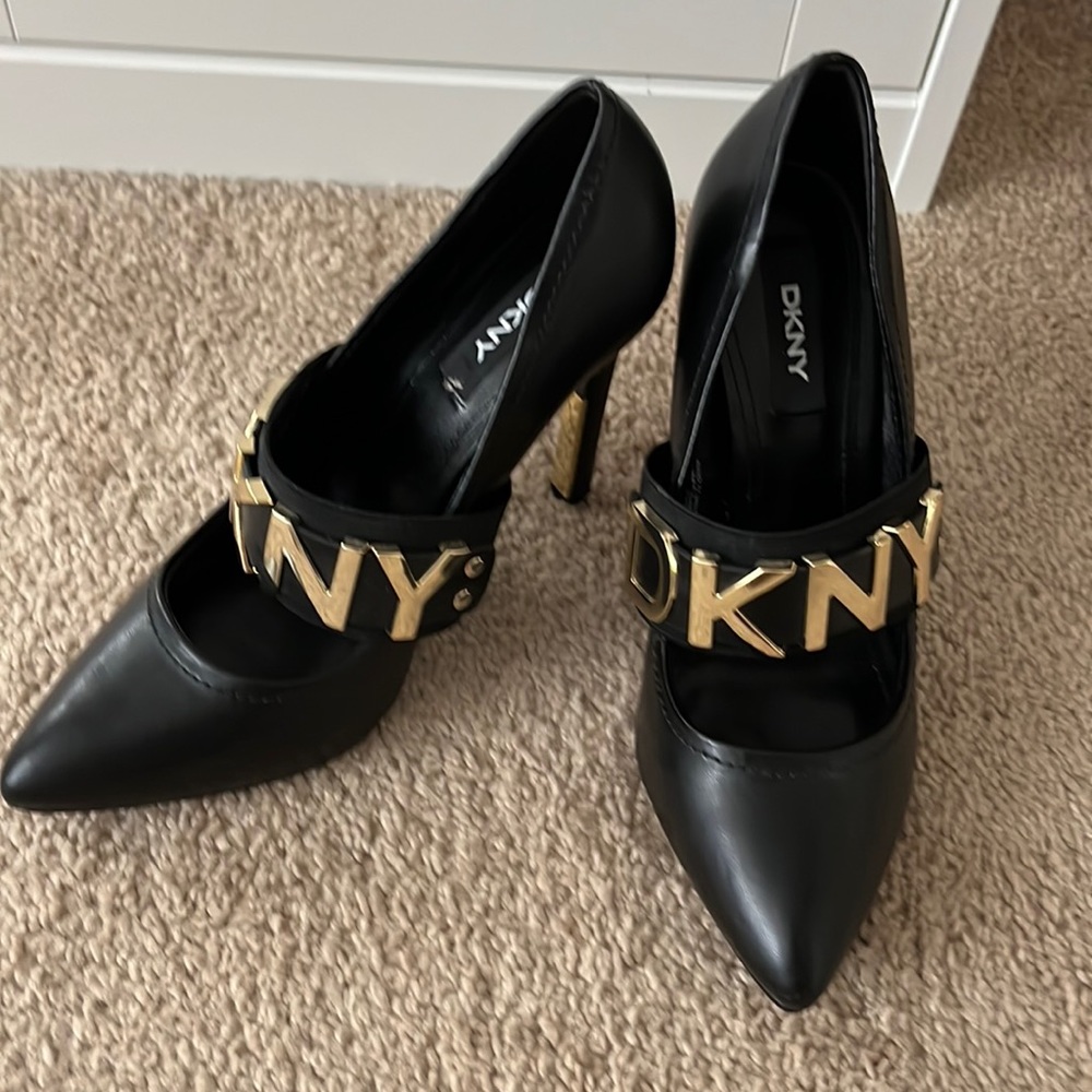 DKNY Pumps